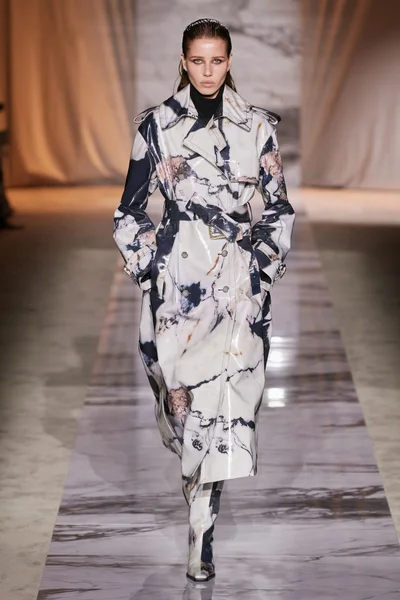 Look 10